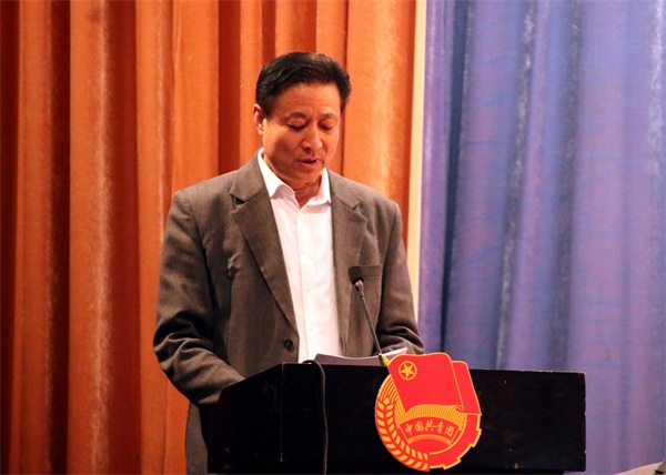 党委副书记张殿恒宣读表彰决定