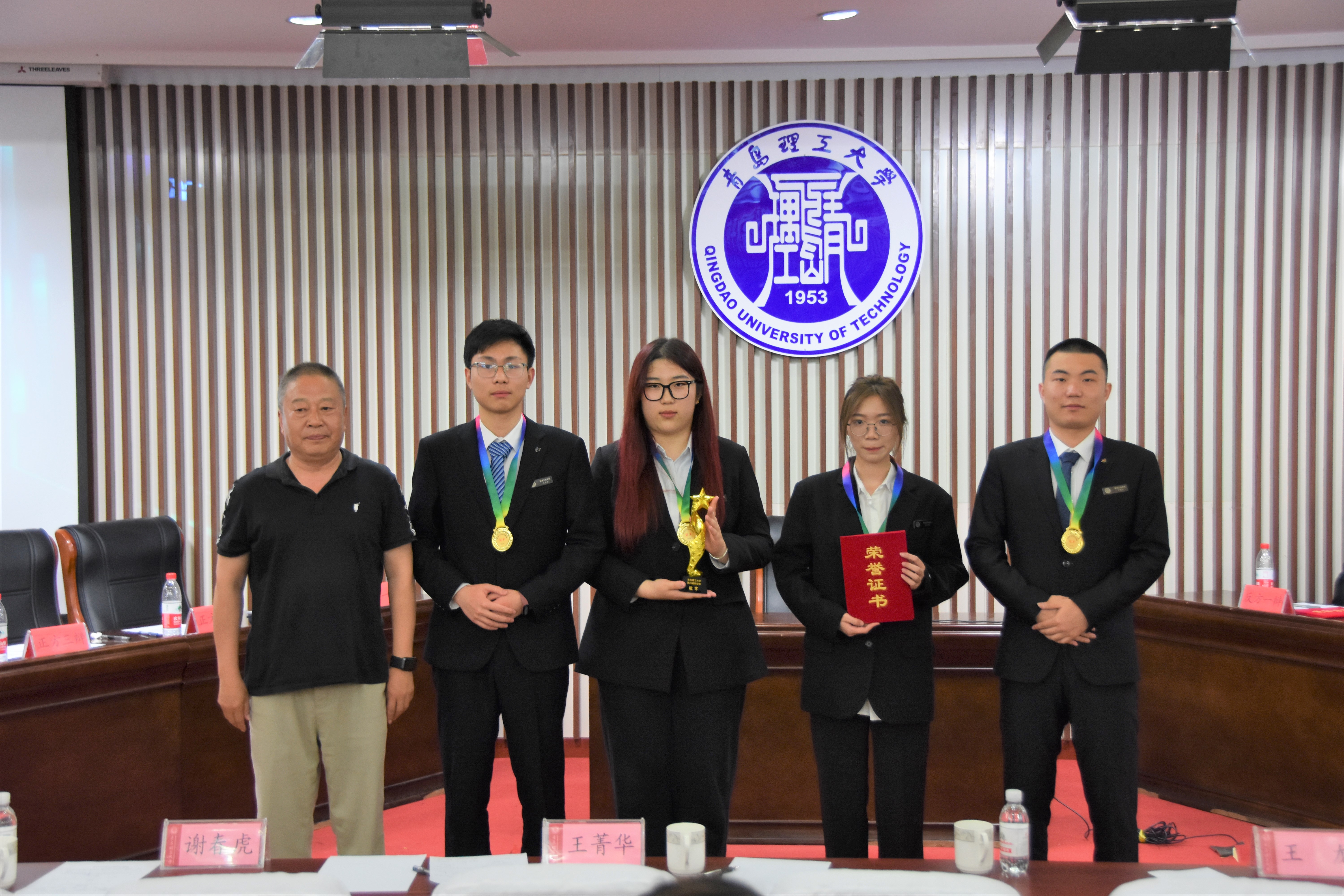 校团委举办第二十五届辩论赛决赛
